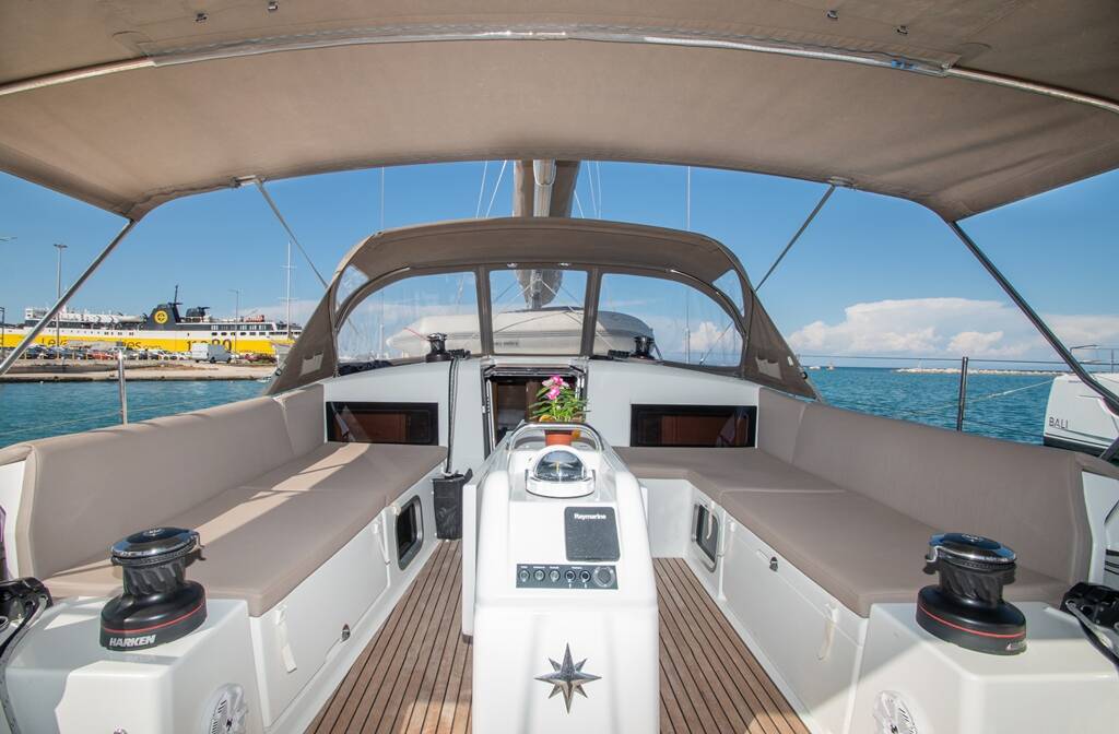 Sailing yacht Sun Odyssey 490 Knot