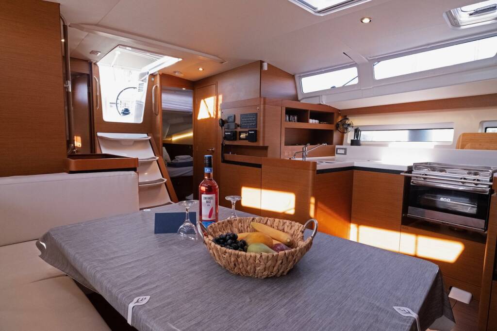 Sailing yacht Sun Odyssey 490 Mystic Kiss