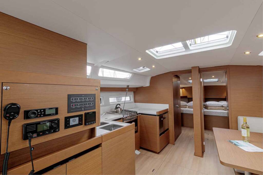 Sailing yacht Sun Odyssey 490 Magellan