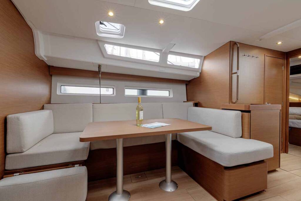 Sailing yacht Sun Odyssey 490 Magellan