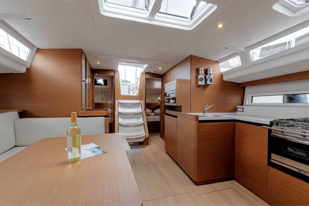 Sailing yacht Sun Odyssey 490 Magellan