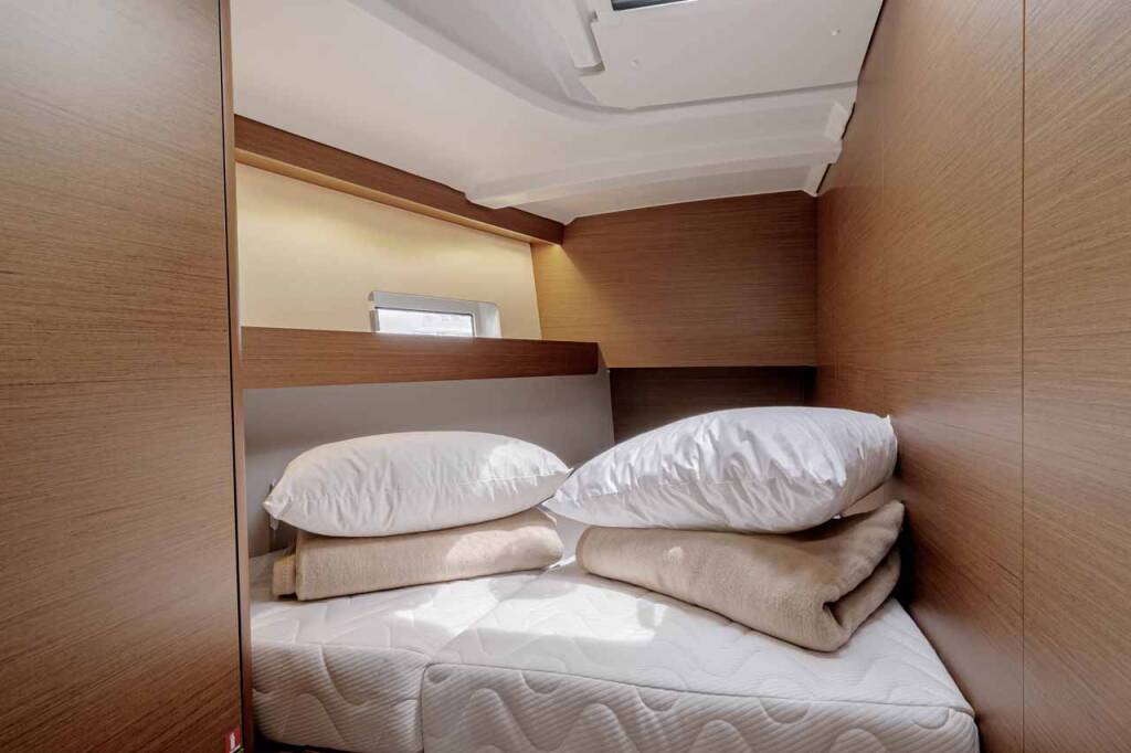 Sailing yacht Sun Odyssey 490 Magellan