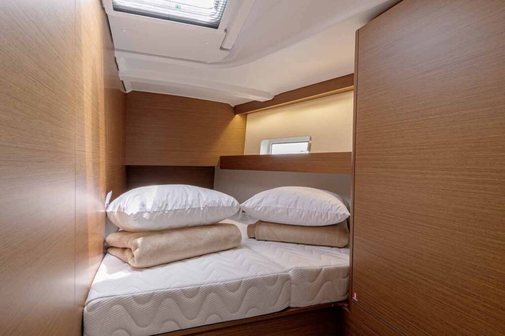 Sailing yacht Sun Odyssey 490 Magellan
