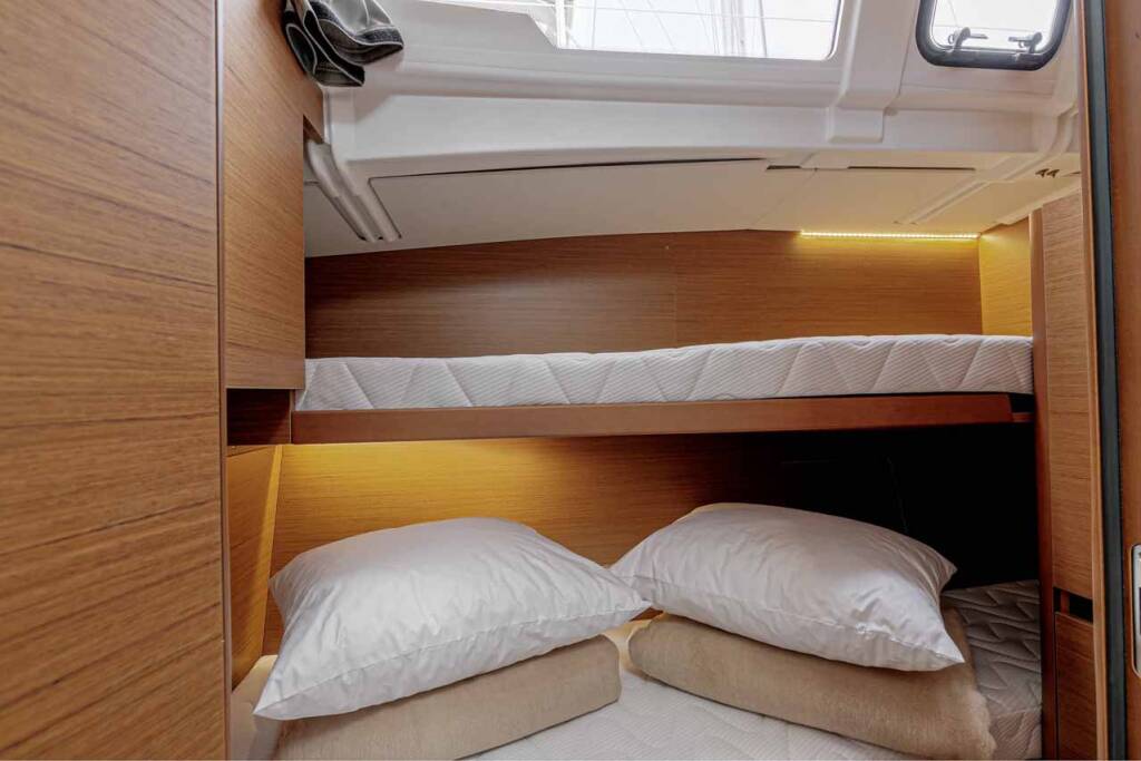 Sailing yacht Sun Odyssey 490 Magellan