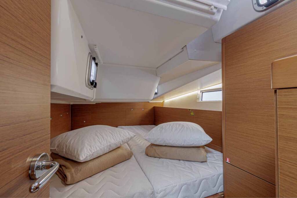 Sailing yacht Sun Odyssey 490 Magellan