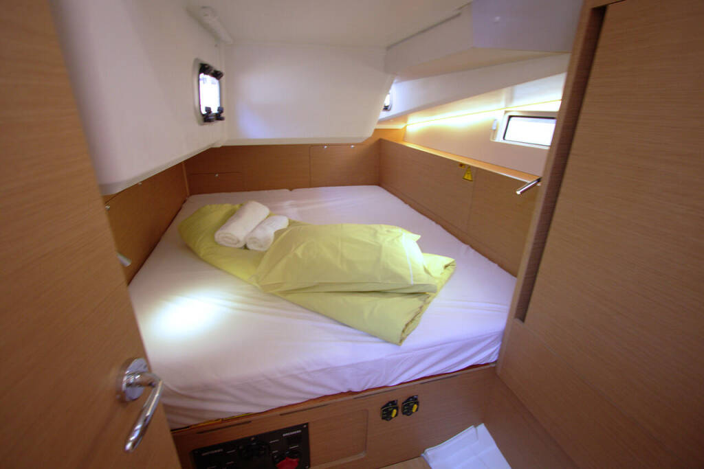 Sailing yacht Sun Odyssey 490 Menelaos