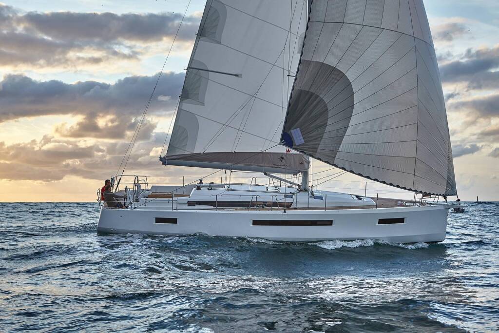 Sailing yacht Sun Odyssey 490 Pnoe