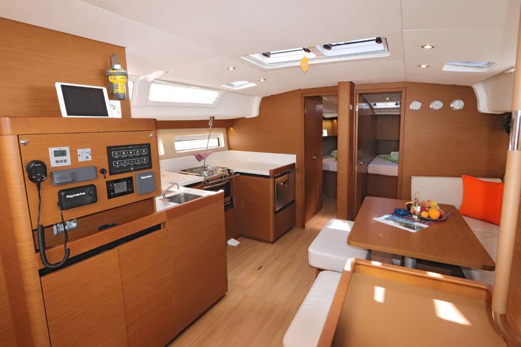 Sailing yacht Sun Odyssey 490 Pnoe
