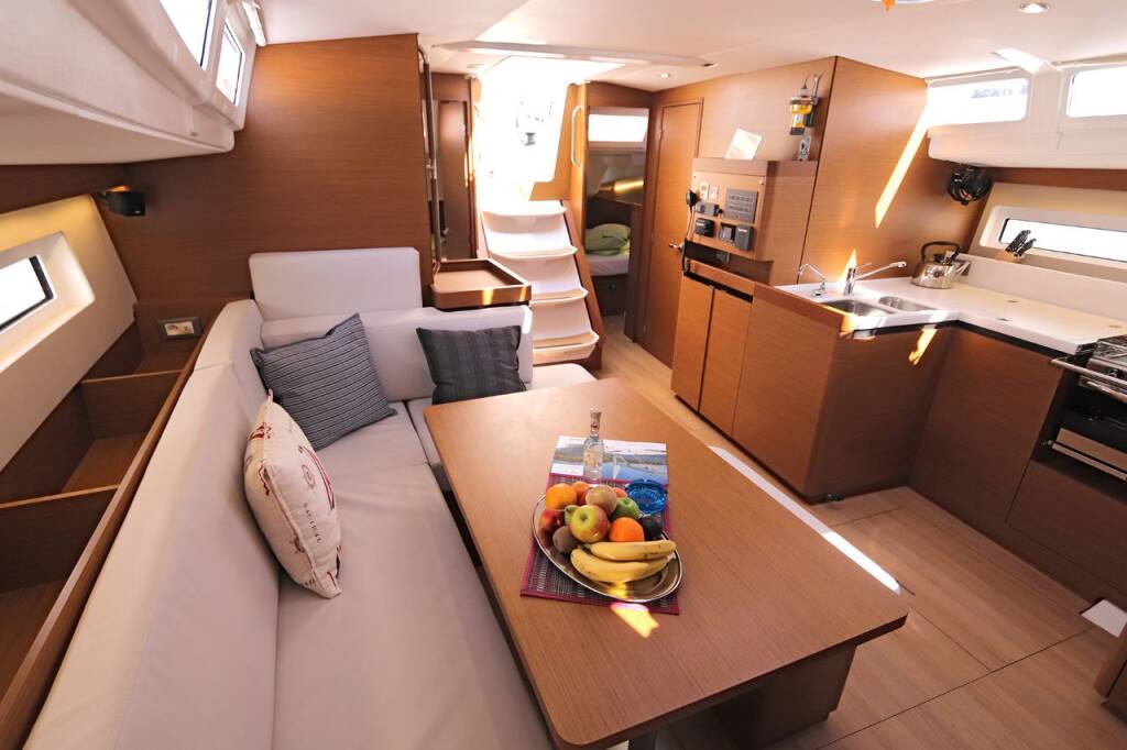Sailing yacht Sun Odyssey 490 Pnoe