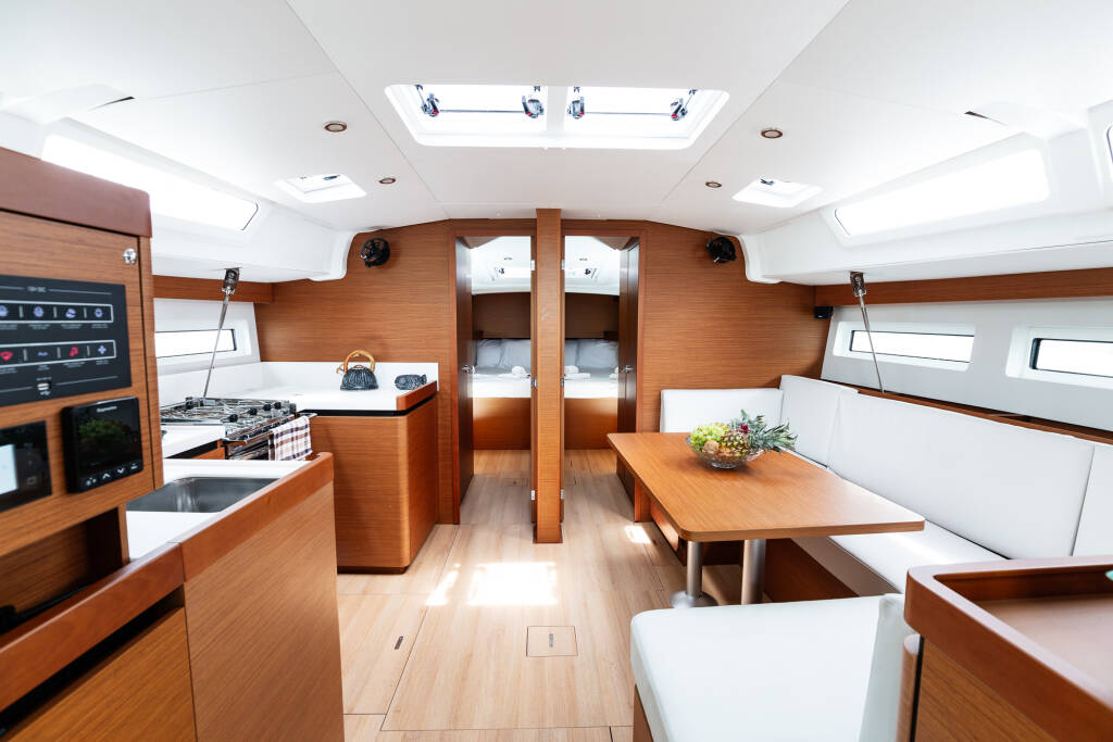 Sailing yacht Sun Odyssey 490 Pnoe