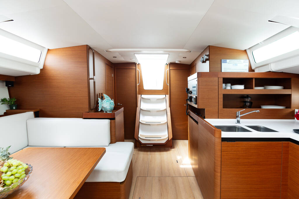 Sailing yacht Sun Odyssey 490 Pnoe