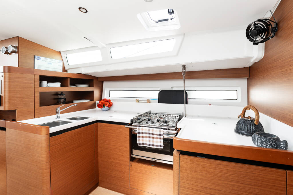 Sailing yacht Sun Odyssey 490 Pnoe