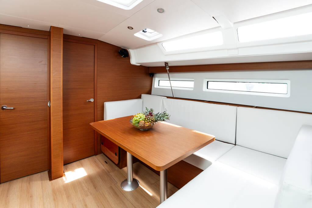 Sailing yacht Sun Odyssey 490 Pnoe
