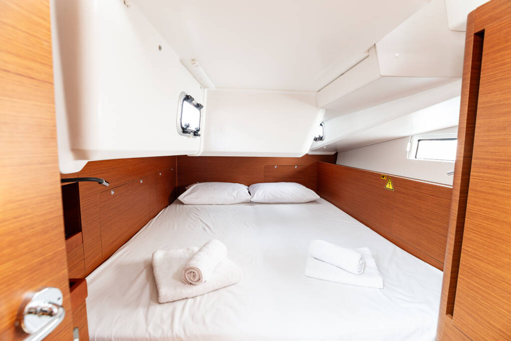 Sailing yacht Sun Odyssey 490 Pnoe