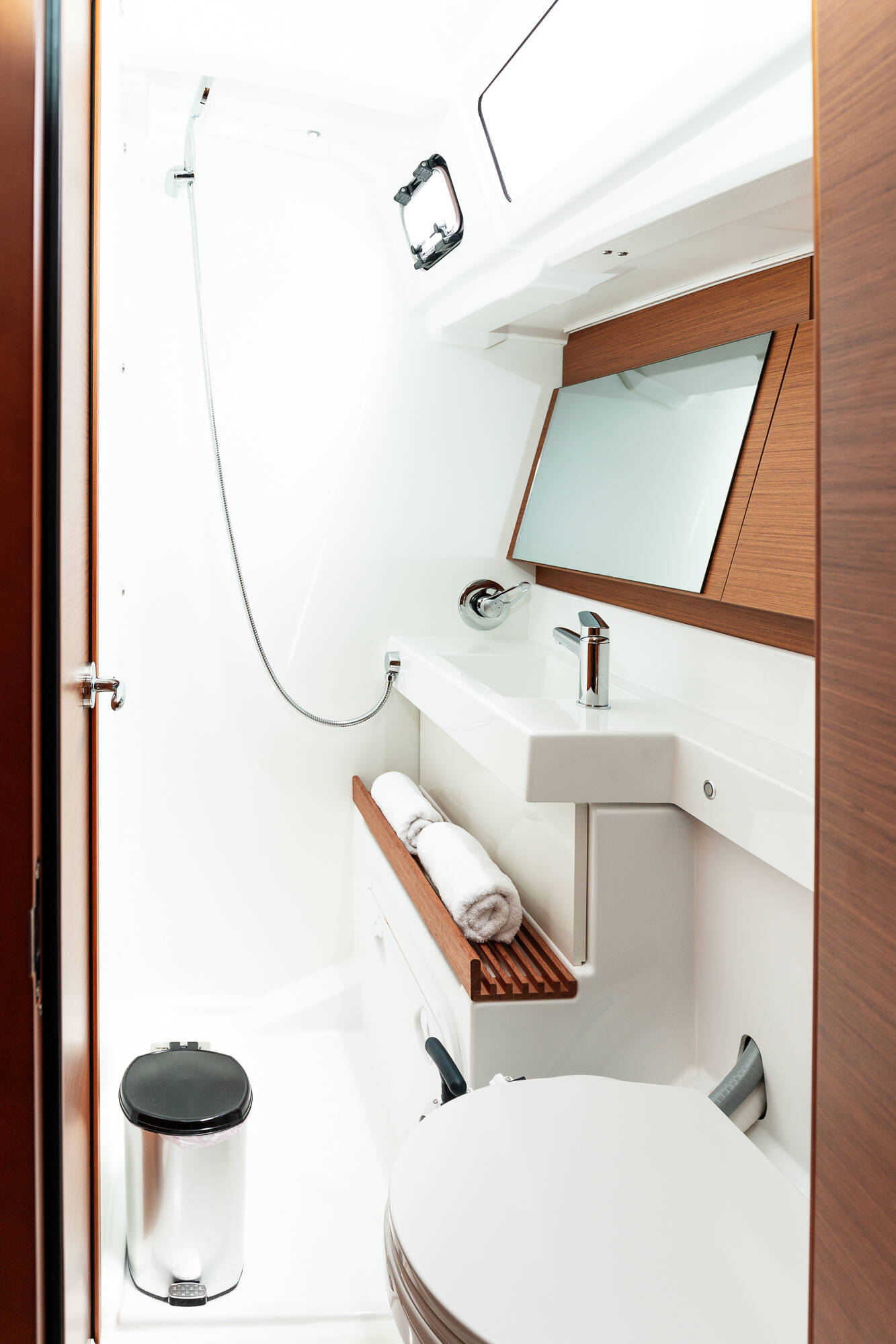 Sailing yacht Sun Odyssey 490 Pnoe