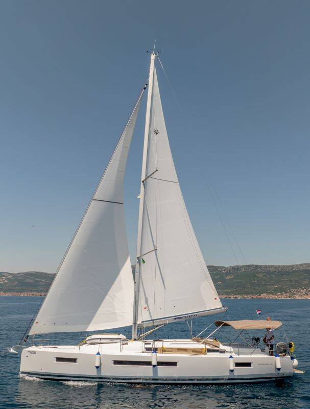 Sailing yacht Sun Odyssey 490 Osejava