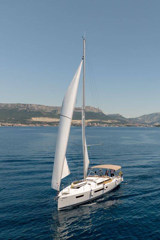 Sailing yacht Sun Odyssey 490 Osejava