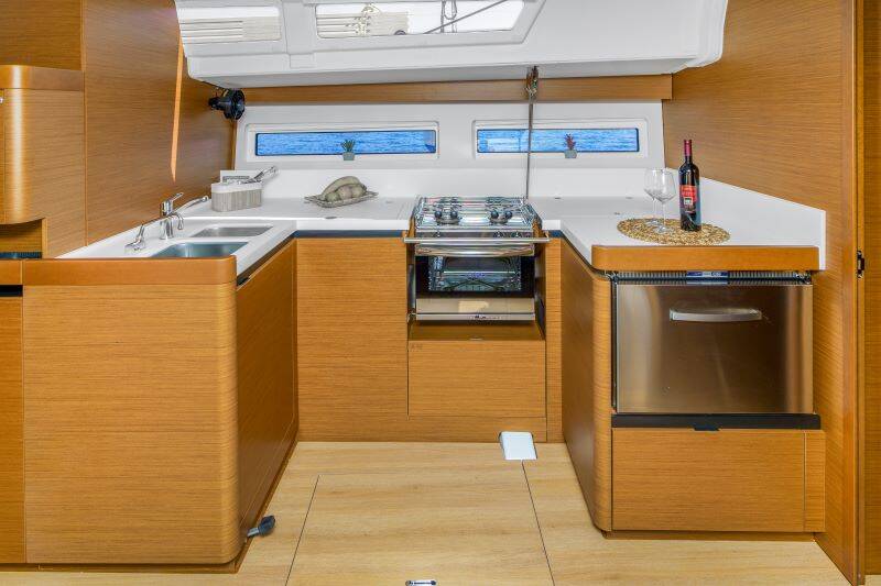 Sailing yacht Sun Odyssey 490 Osejava