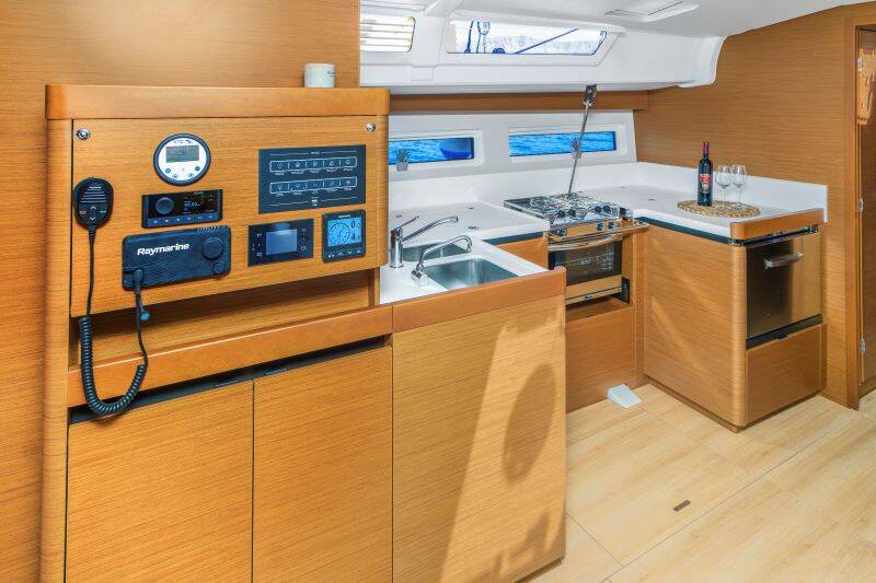 Sailing yacht Sun Odyssey 490 Osejava