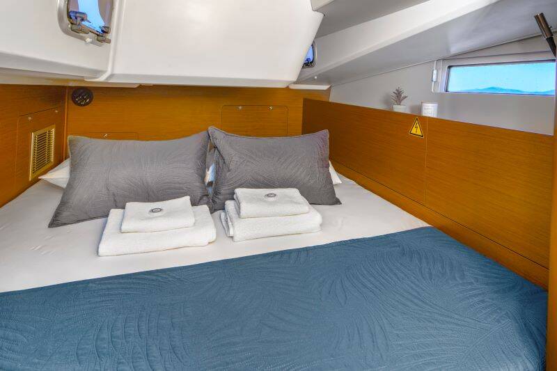Sailing yacht Sun Odyssey 490 Osejava