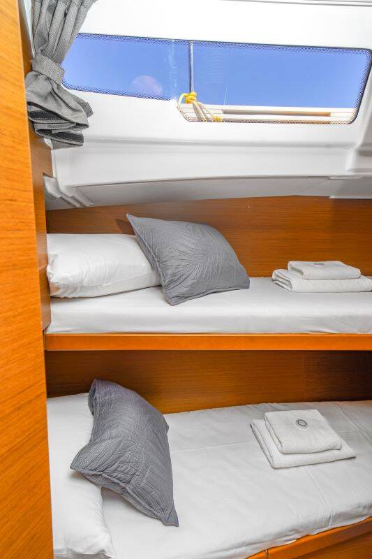 Sailing yacht Sun Odyssey 490 Osejava