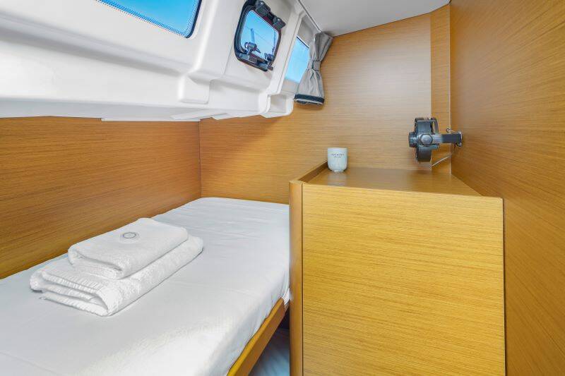 Sailing yacht Sun Odyssey 490 Osejava