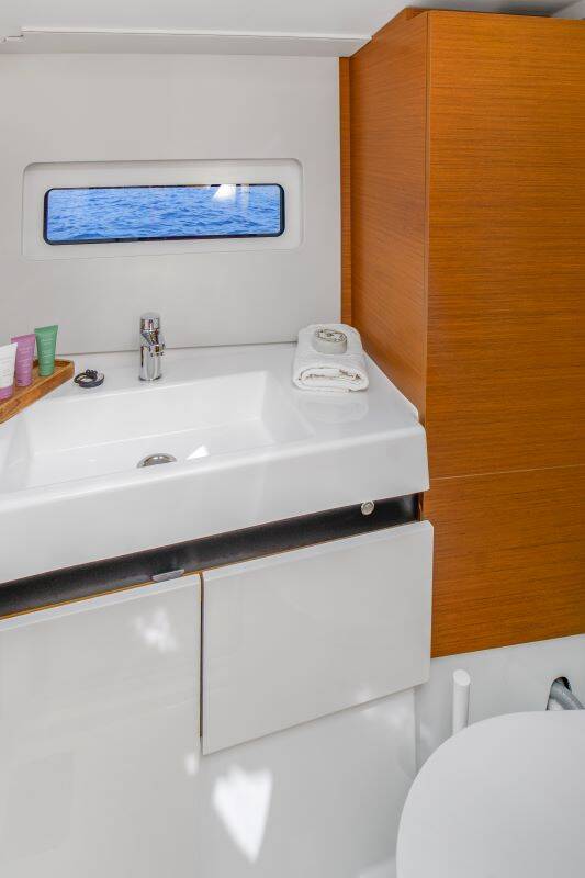 Sailing yacht Sun Odyssey 490 Osejava