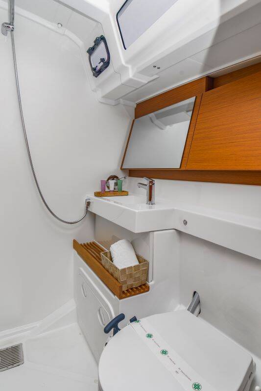 Sailing yacht Sun Odyssey 490 Osejava