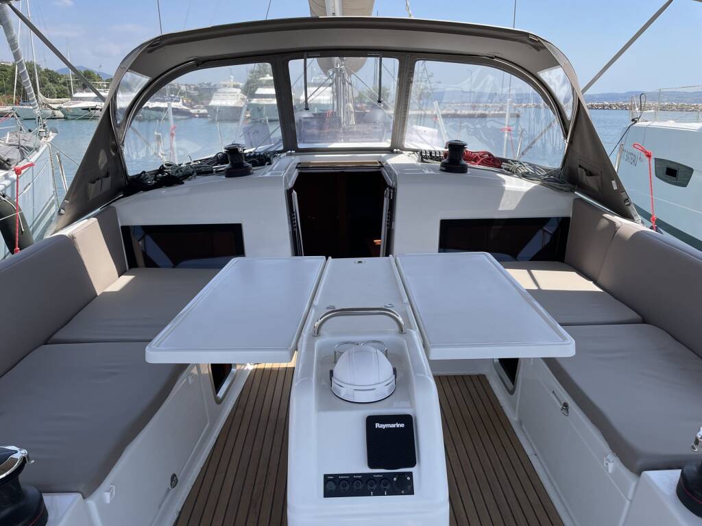 Sailing yacht Sun Odyssey 490 Electra