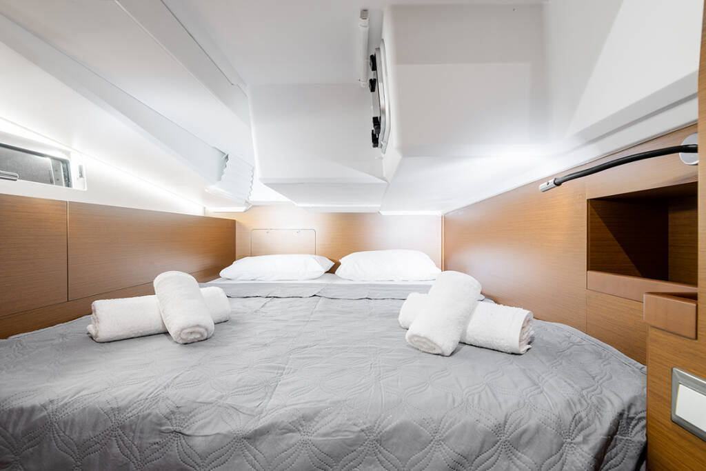 Sailing yacht Sun Odyssey 490 Notus