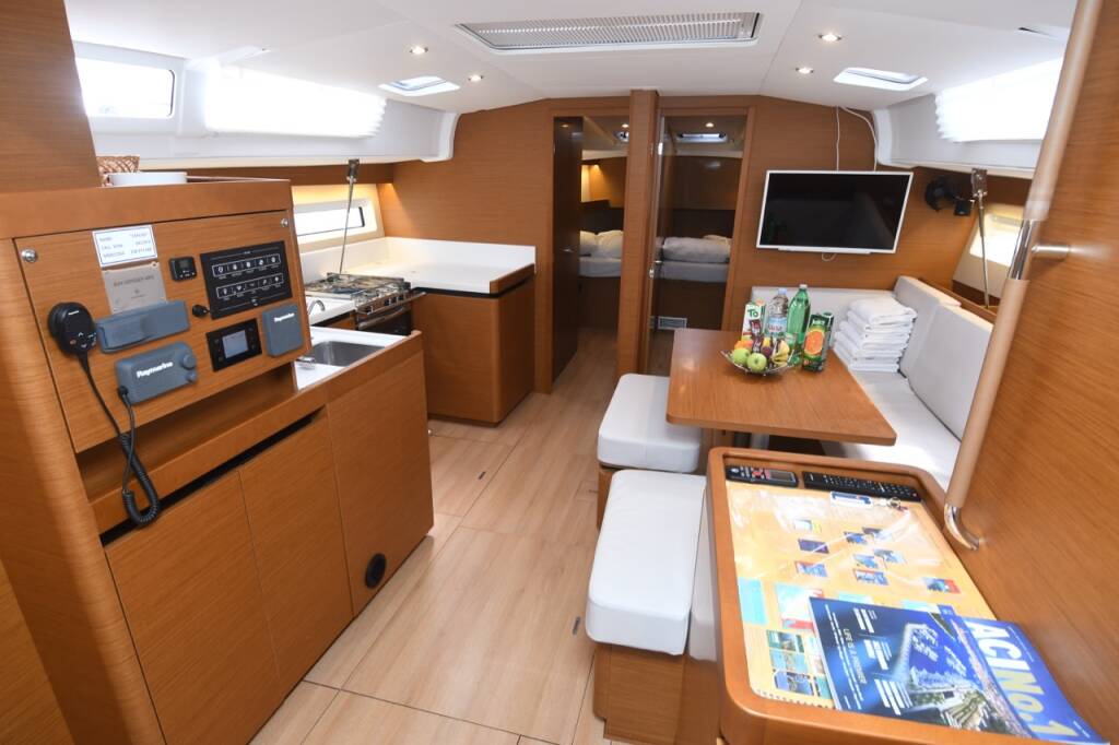 Sailing yacht Sun Odyssey 490 Caruso