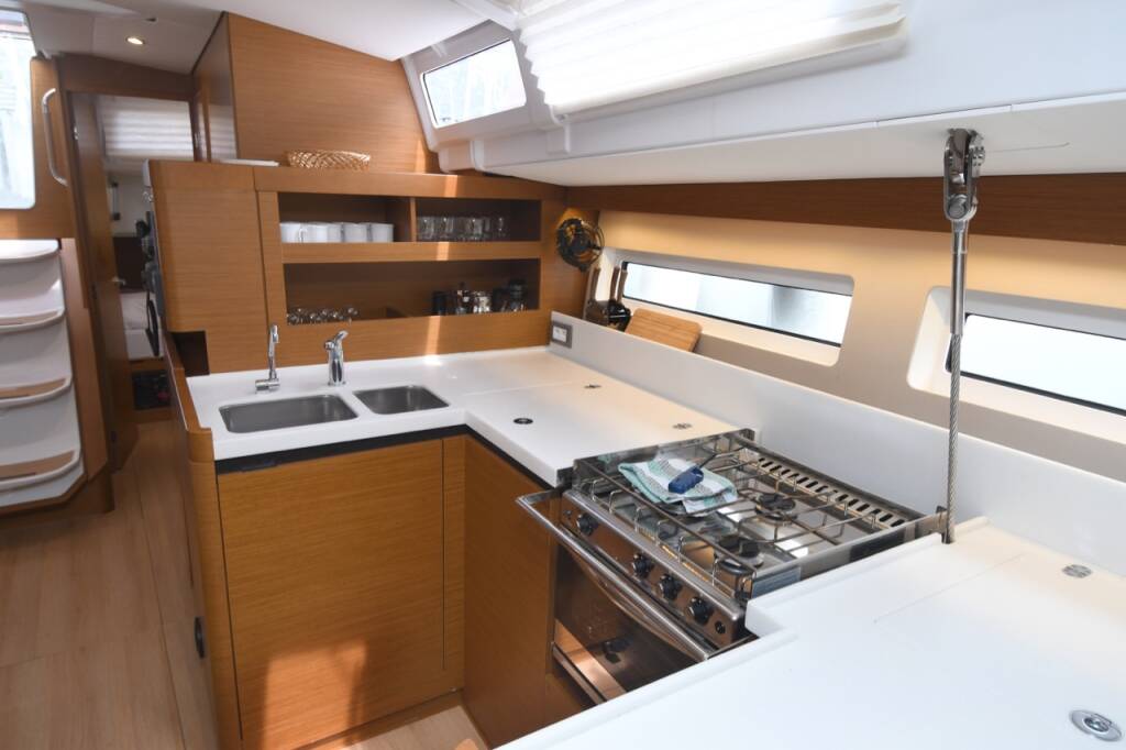 Sailing yacht Sun Odyssey 490 Caruso