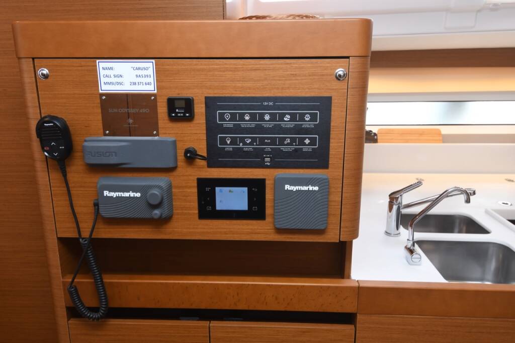 Sailing yacht Sun Odyssey 490 Caruso
