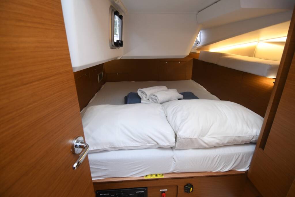 Sailing yacht Sun Odyssey 490 Caruso