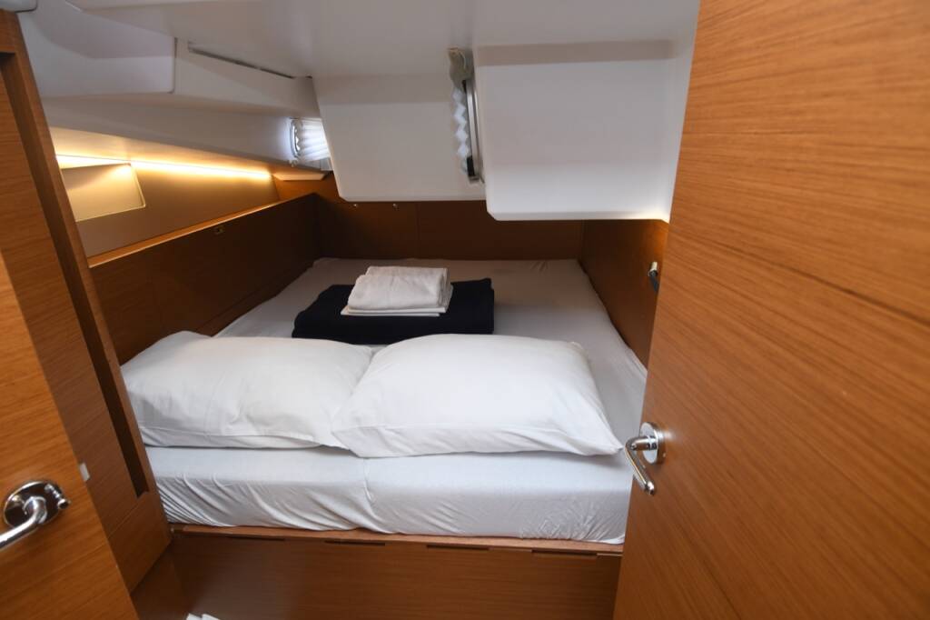 Sailing yacht Sun Odyssey 490 Caruso