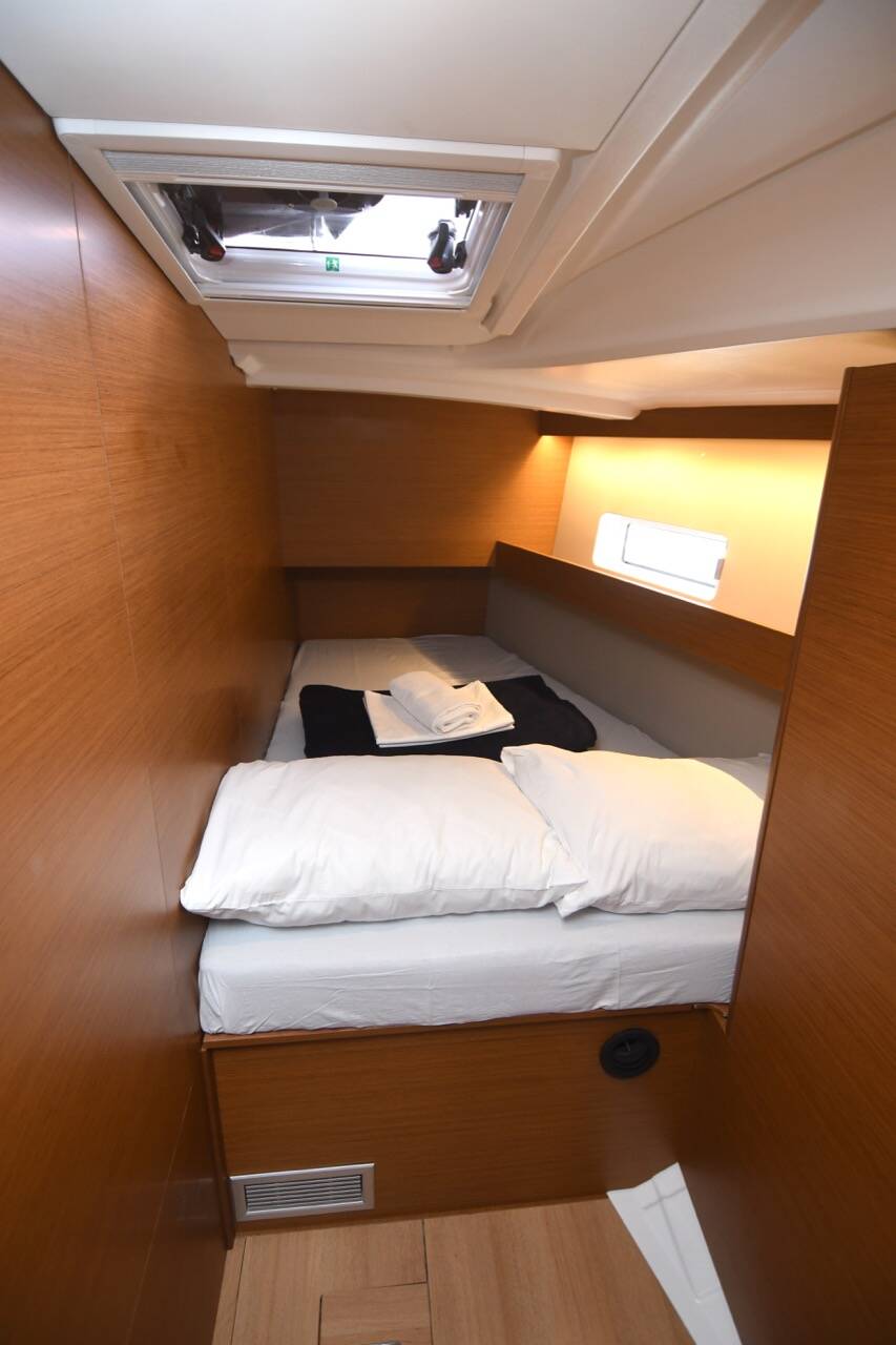 Sailing yacht Sun Odyssey 490 Caruso
