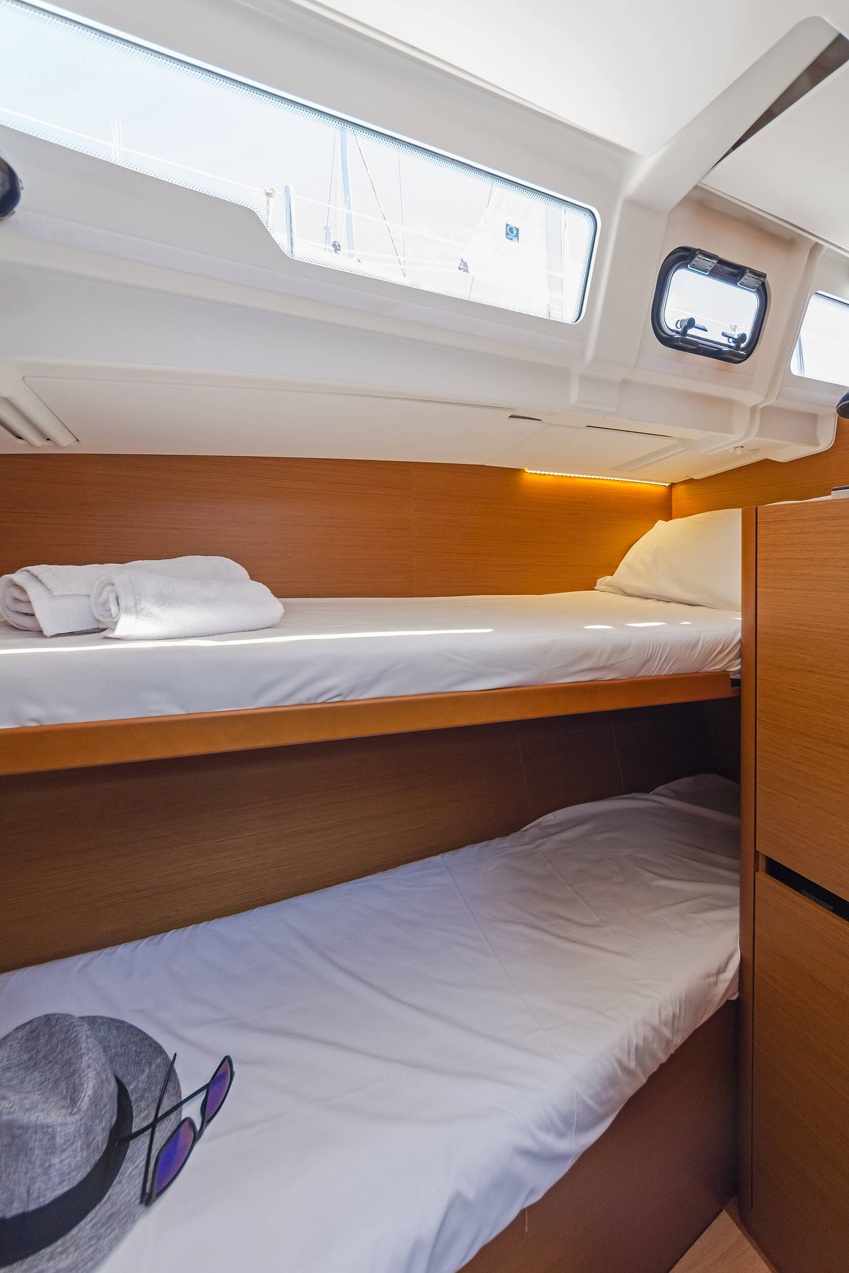 Sailing yacht Sun Odyssey 490 Captain George