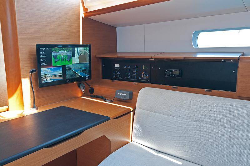 Sailing yacht Sun Odyssey 509 Aqua Kiss