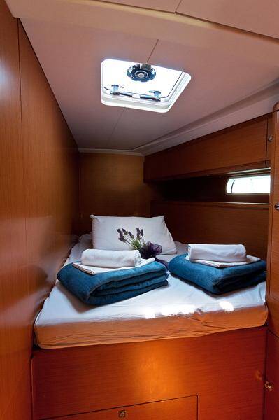 Sailing yacht Sun Odyssey 509 Aqua Kiss