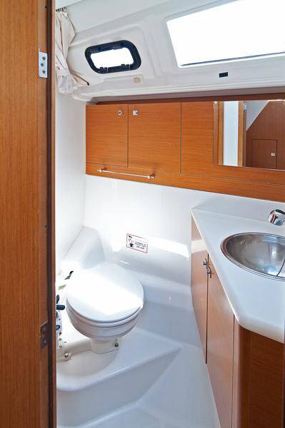 Sailing yacht Sun Odyssey 509 Aqua Kiss