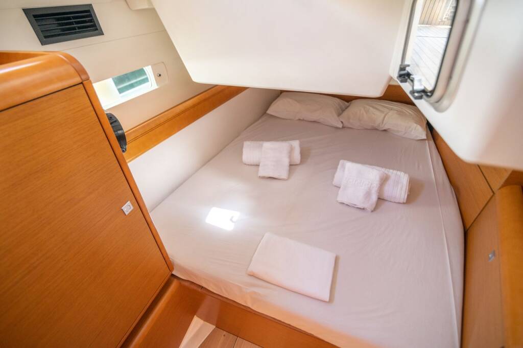 Sailing yacht Sun Odyssey 509 Promise