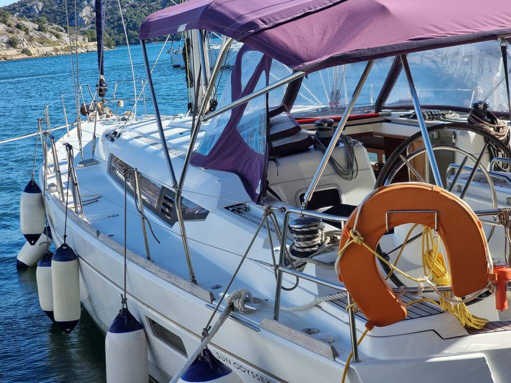 Sailing yacht Sun Odyssey 509 Evelina