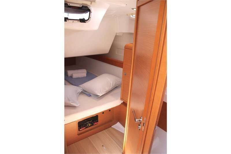 Sailing yacht Sun Odyssey 509 Evelina
