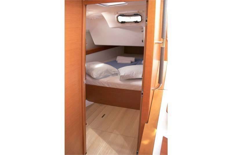 Sailing yacht Sun Odyssey 509 Evelina