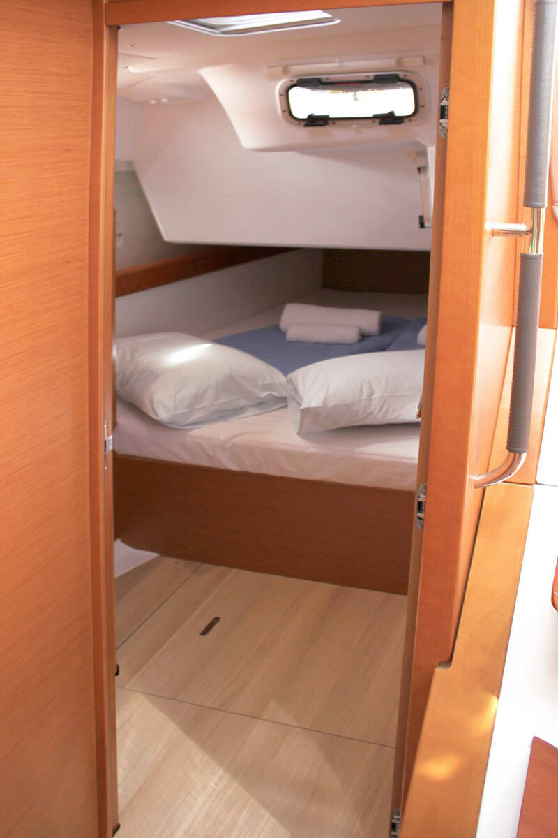Sailing yacht Sun Odyssey 509 Achilles