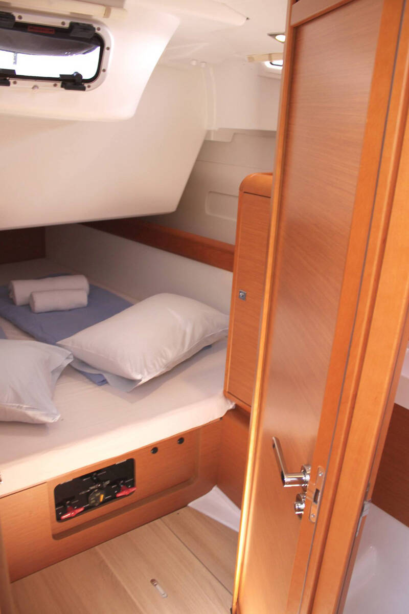 Sailing yacht Sun Odyssey 509 Achilles