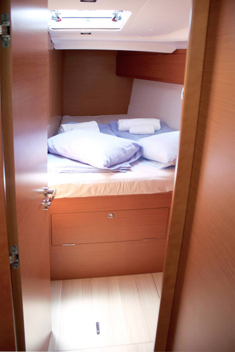 Sailing yacht Sun Odyssey 509 Achilles
