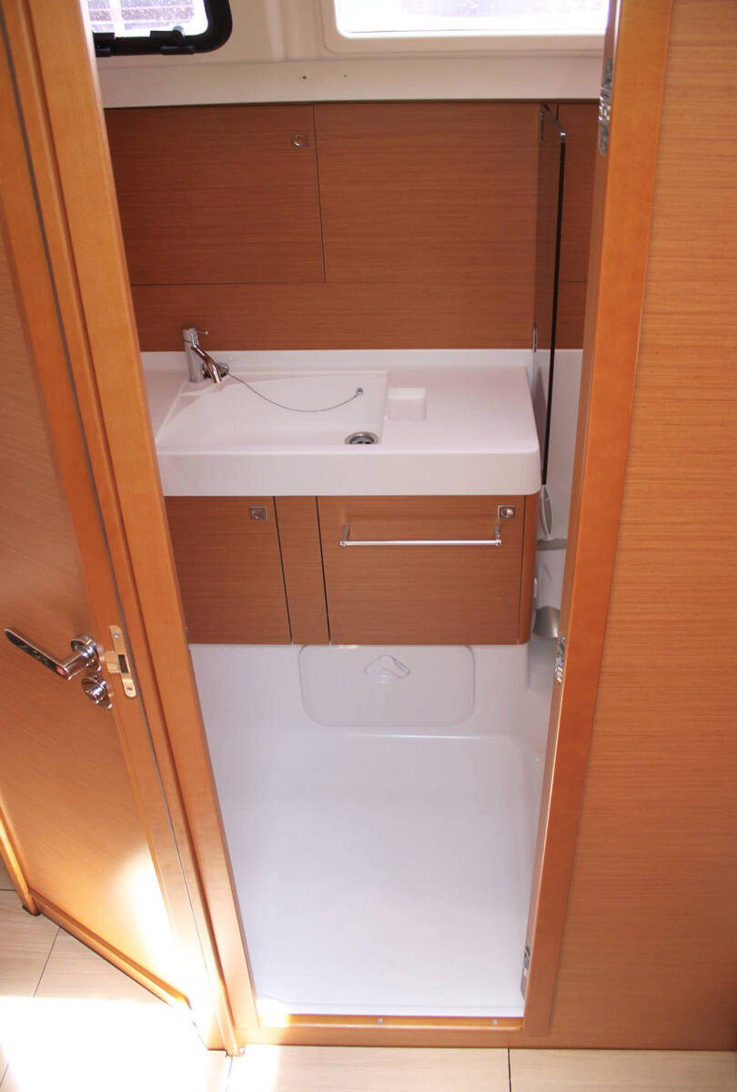 Sailing yacht Sun Odyssey 509 Achilles