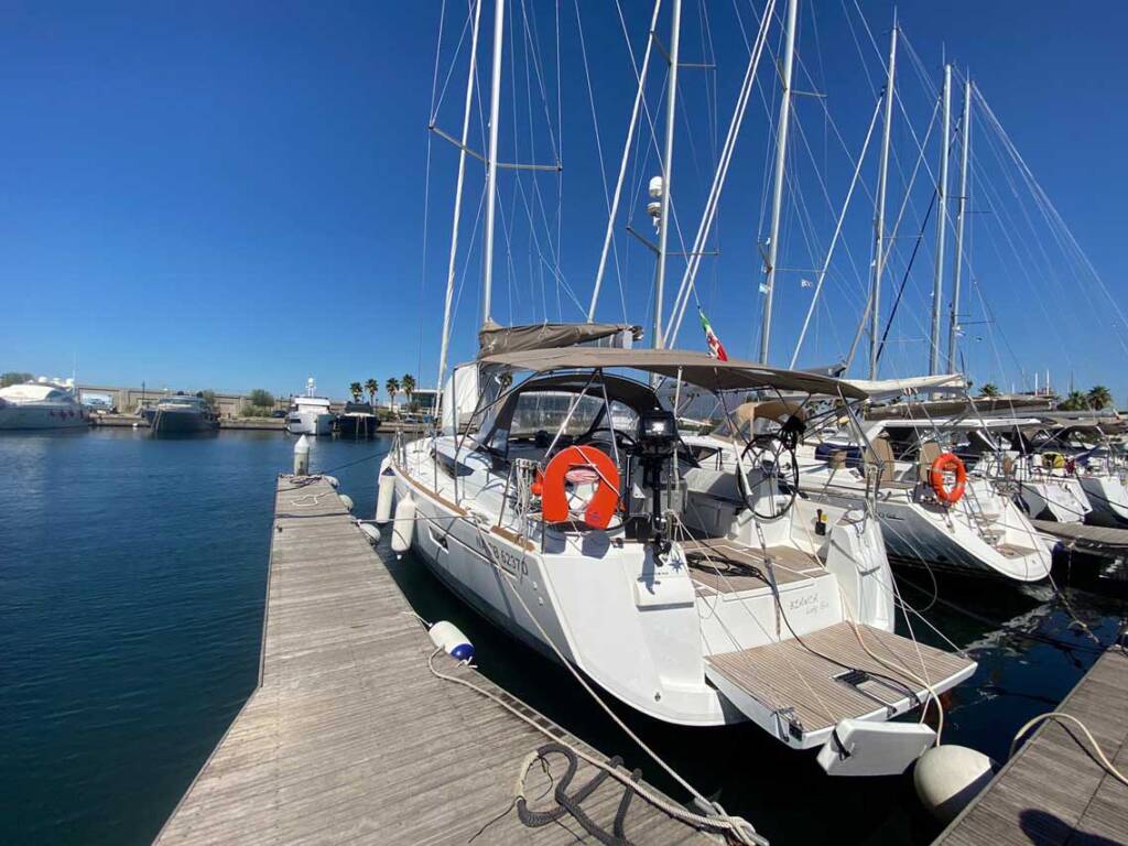 Sailing yacht Sun Odyssey 519 Bianca Lady Gio