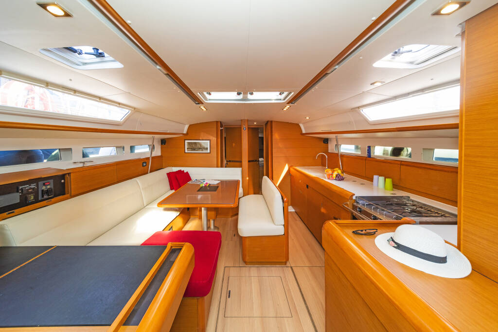 Sailing yacht Sun Odyssey 519 Eva